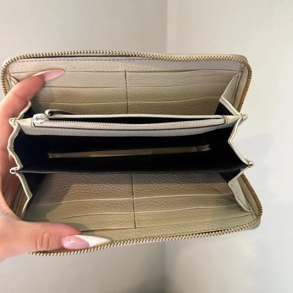 Gucci Beige Leather Zip-Around Wallet